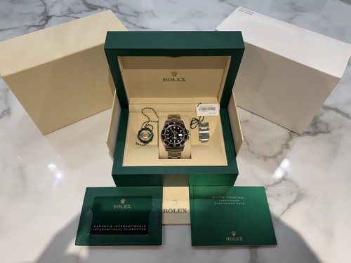 Rolex submariner date - rolex,